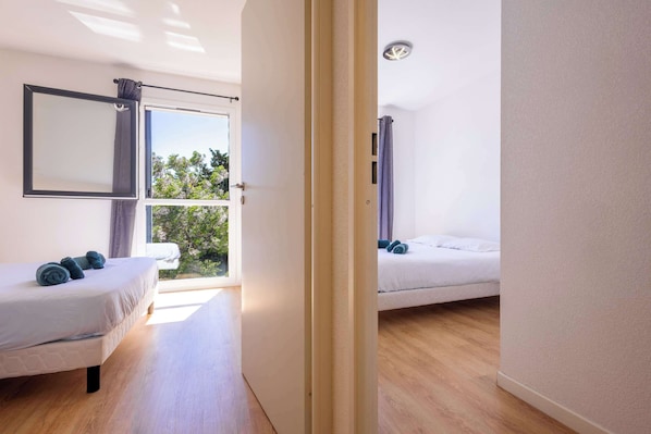 3 bedrooms, iron/ironing board, WiFi, bed sheets