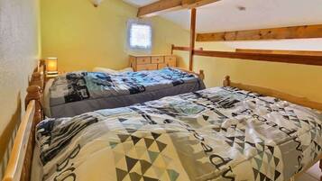 2 bedrooms, bed sheets