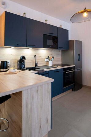 Fridge, microwave, oven, stovetop