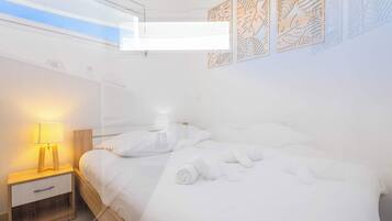 2 slaapkamers, een strijkplank/strijkijzer, reisbedje, wifi