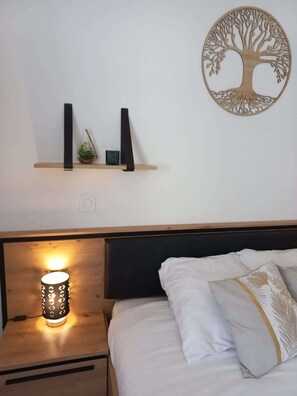 2 bedrooms, iron/ironing board, travel cot, WiFi