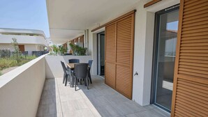 Unclassified image, 2 of 27, button - T2 with Terrace & Pool 300m from the Beach (Sérignan)