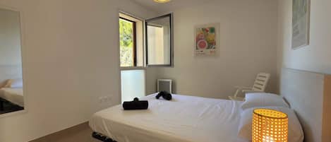 1 chambre, fer et planche Ă repasser, Wi-Fi, draps fournis