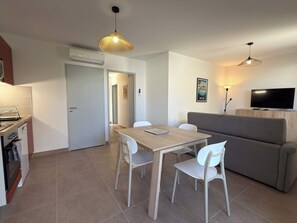 Interior - T2 with Terrace & Pool 300m from the Beach (Sérignan)