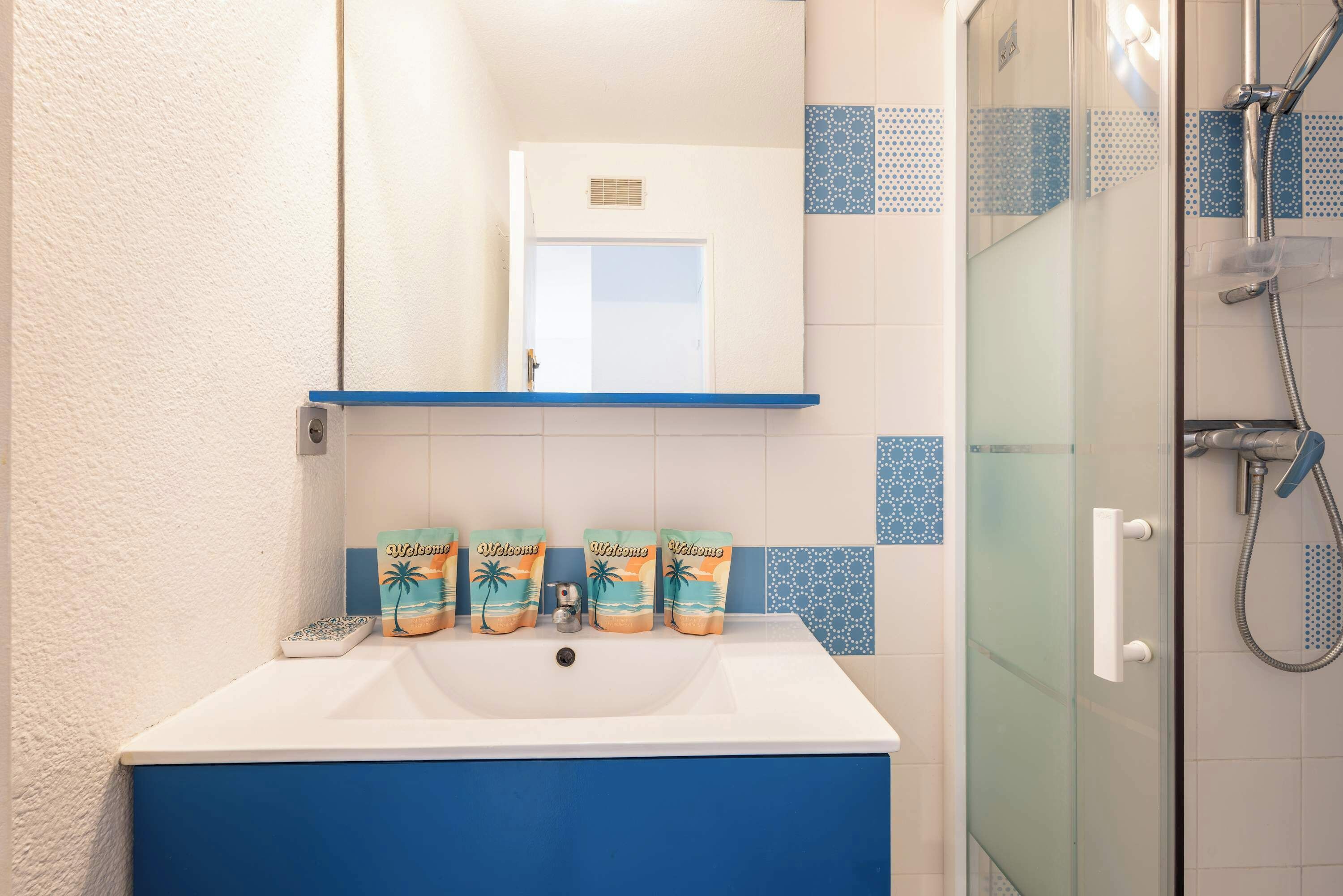 Douche, serviettes fournies