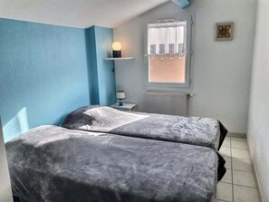 2 bedrooms, iron/ironing board, WiFi, bed sheets
