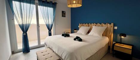 3 bedrooms, desk, iron/ironing board, WiFi