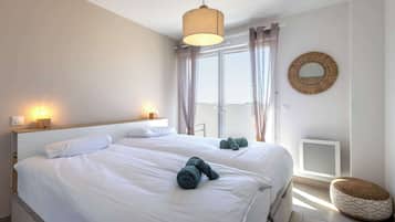 3 bedrooms, desk, iron/ironing board, WiFi
