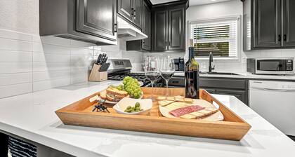 Casa Soluna 13 - Near Trails & Downtown Bentonville - Hot Tub