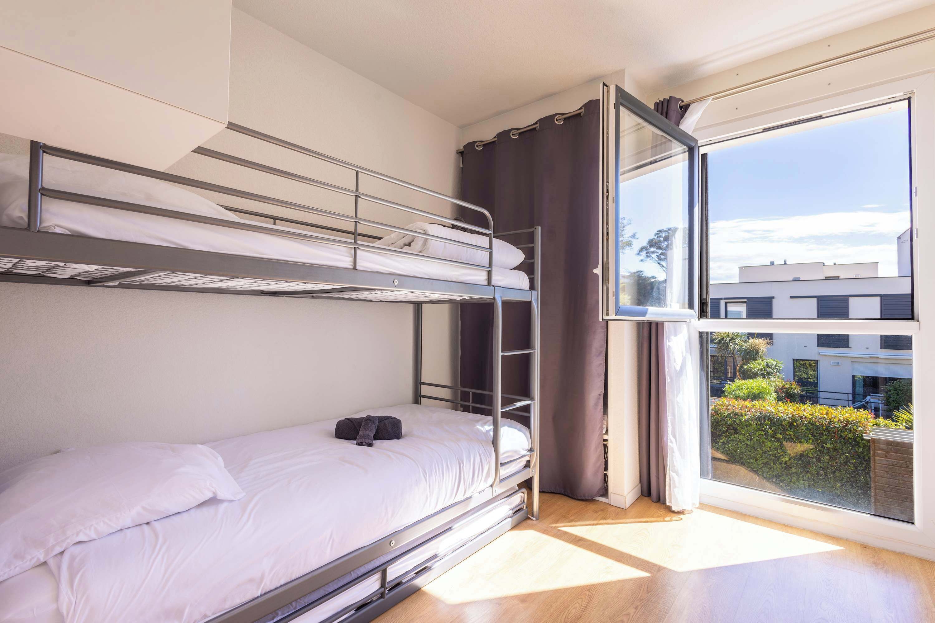 3 chambres, fer et planche à repasser, Wi-Fi, draps fournis