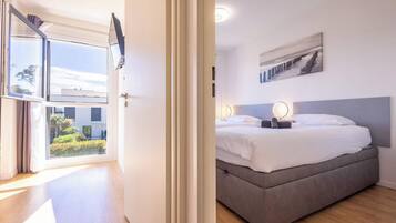 3 chambres, fer et planche à repasser, Wi-Fi, draps fournis