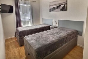 3 makuuhuonetta, silitysrauta/-lauta, Wi-Fi, vuodevaatteet