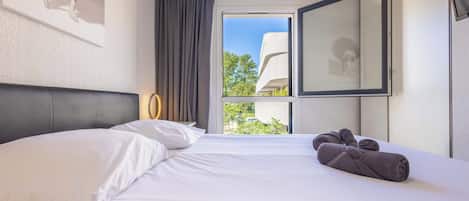 3 chambres, fer et planche à repasser, Wi-Fi, draps fournis