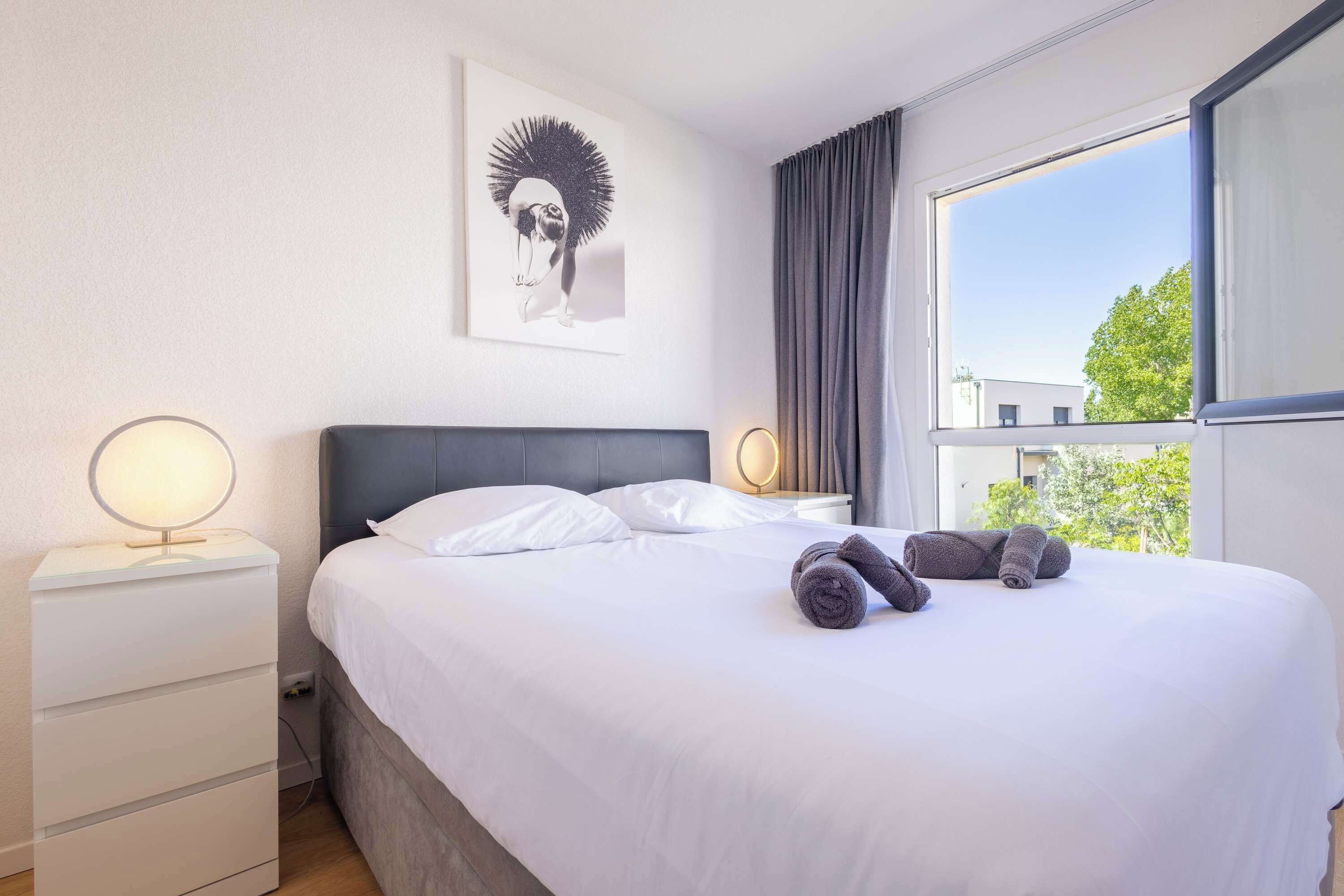 3 habitaciones, tabla de planchar con plancha, wifi y ropa de cama 