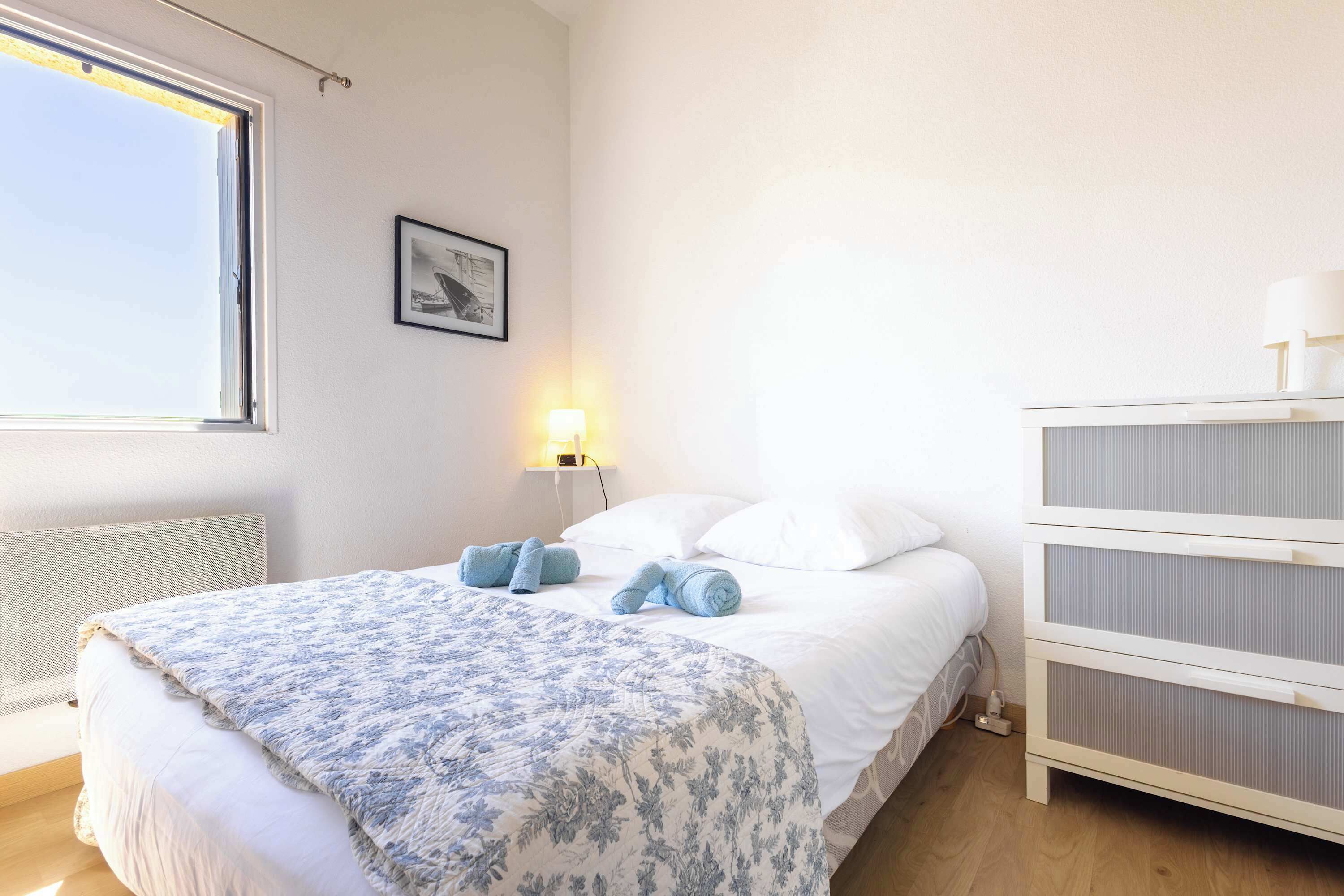 2 bedrooms, iron/ironing board, travel crib