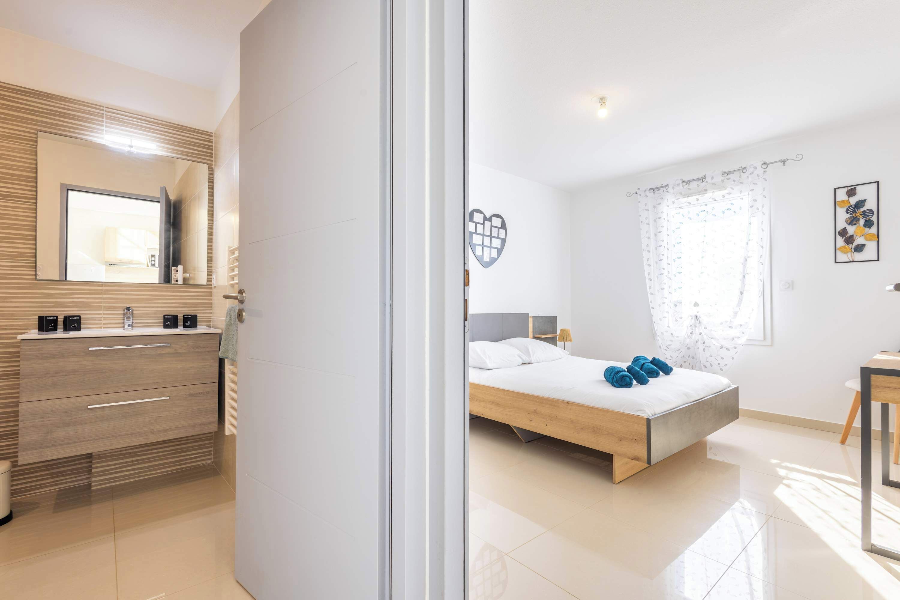 1 bedroom, bed sheets