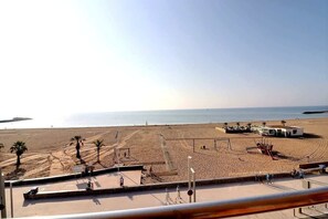 On the beach - Magnificent Seafront Apartment (Valras-Plage)