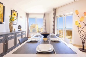 Dining - Magnificent Seafront Apartment (Valras-Plage)