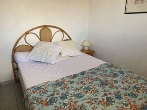 2 bedrooms, bed sheets