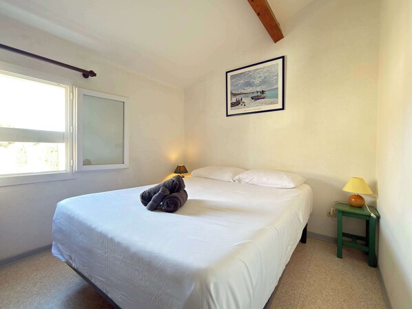 2 bedrooms, WiFi, bed sheets