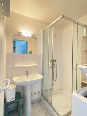 Unclassified image, 3 of 16, button