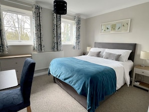2 bedrooms, iron/ironing board, free WiFi, bed sheets - River Rose – Family Cottage by the river (Fakenham)