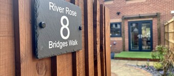 River Rose – Family Cottage by the river