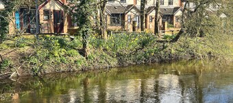 River Rose – Family Cottage by the river