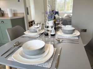 Dining - River Rose – Family Cottage by the river (Fakenham)