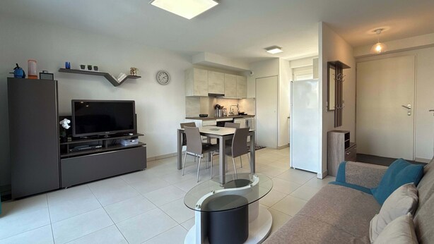 Living area - Villa Bianca – Magnificent apartment with air conditioning (Sérignan)