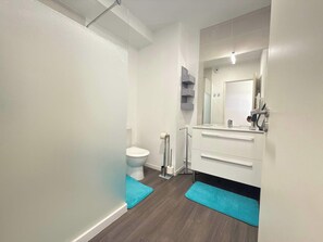 Shower, towels
