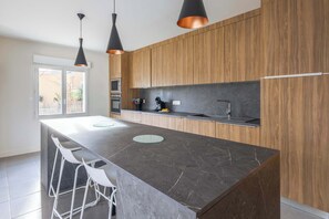 Fridge, microwave, oven, stovetop