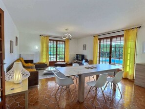 Interior - House for 10 Guests with Private Pool (Béziers)