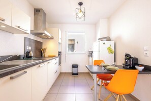 Fridge, microwave, oven, stovetop
