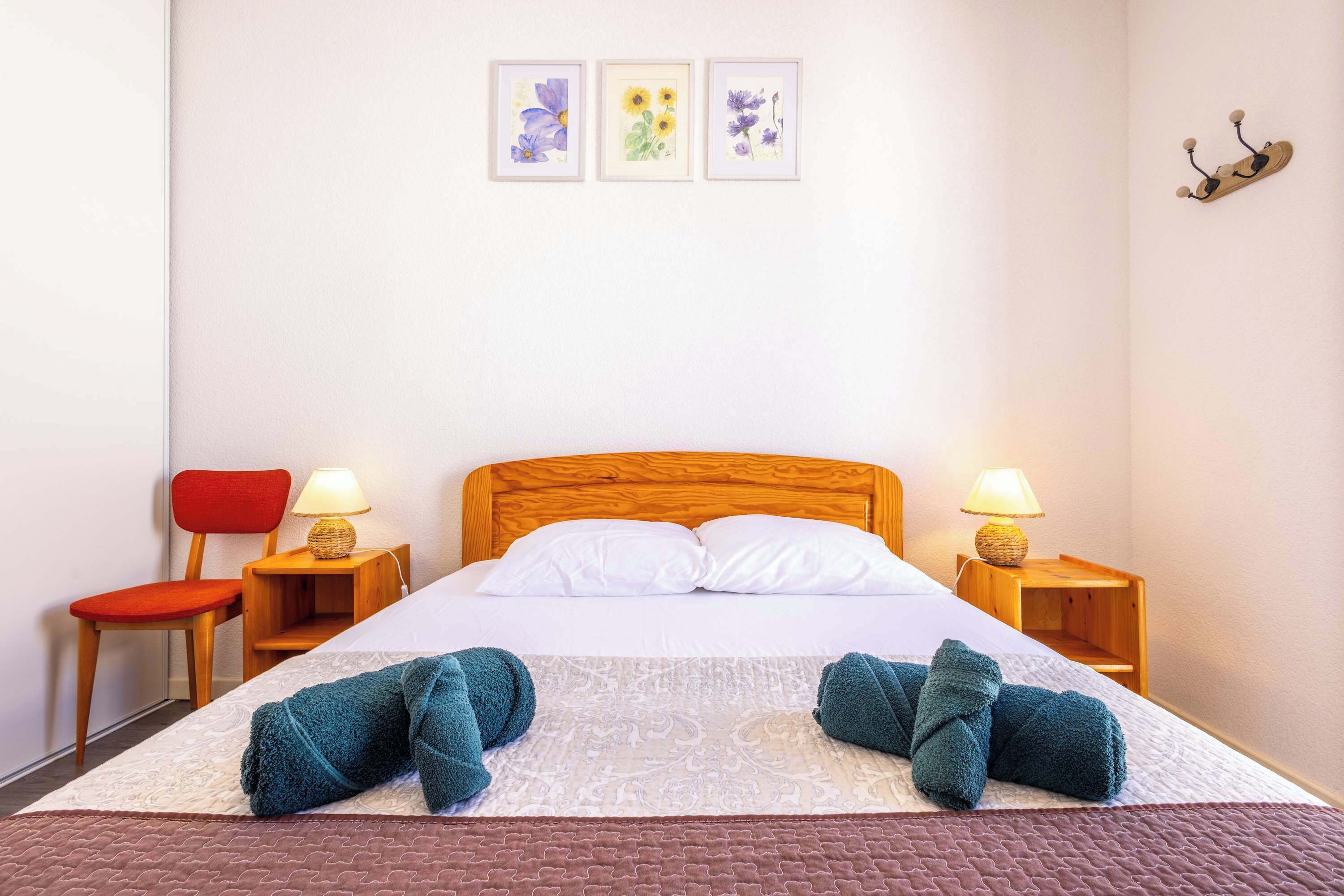 3 bedrooms, iron/ironing board, WiFi, bed sheets
