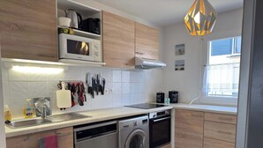 Coffee/tea maker, fridge, microwave, oven