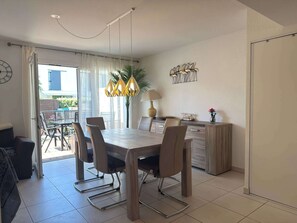 Dining - Villa Bianca Modern House with Garden (Sérignan)