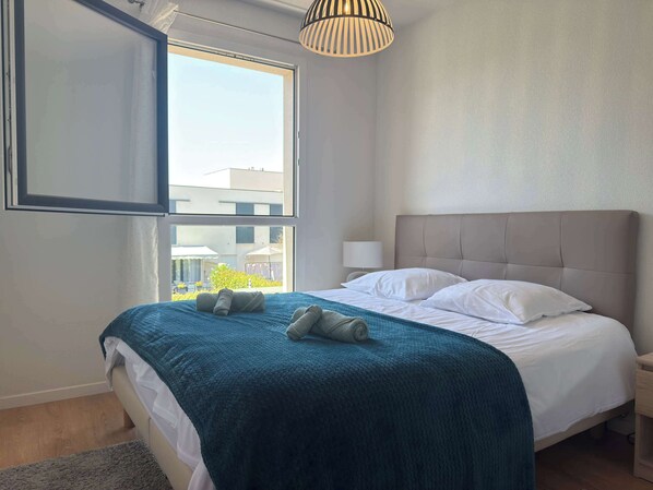 3 bedrooms, iron/ironing board, WiFi, bed sheets