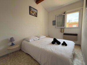 10 habitaciones, tabla de planchar con plancha y ropa de cama 