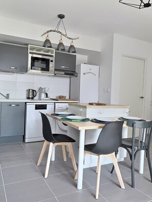 Fridge, microwave, oven, dishwasher