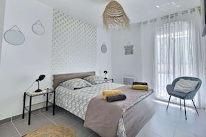 2 bedrooms, iron/ironing board, WiFi, bed sheets
