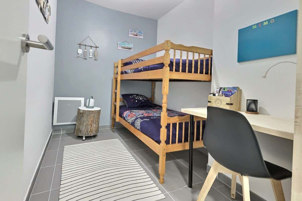 2 chambres, fer et planche à repasser, Wi-Fi, draps fournis