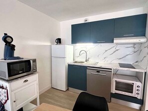 冷蔵庫、電子レンジ、オーブン、食器洗い機