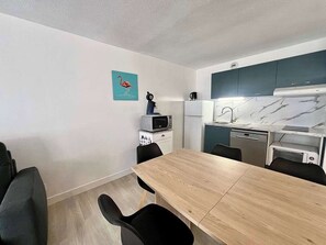 冷蔵庫、電子レンジ、オーブン、食器洗い機