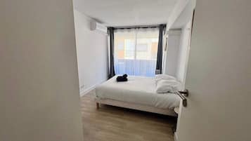 1 bedroom, bed sheets