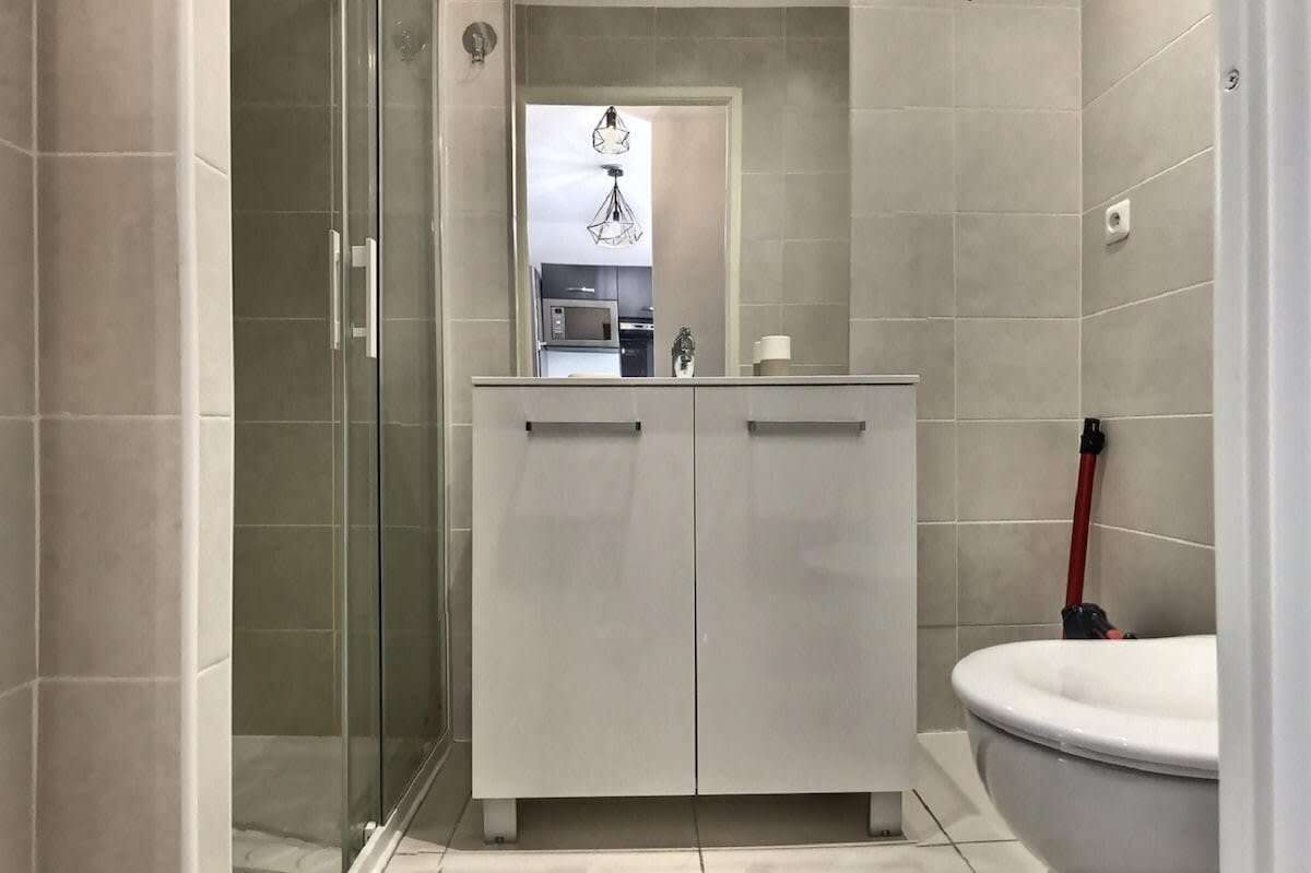 Shower, towels