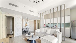 House | 1 bedroom, high-speed internet - Stylish 1BR in Production City With Pool and gym (Dubai)
