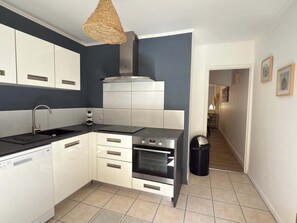 Réfrigérateur, micro-ondes, four, lave-vaisselle