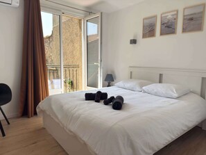 3 chambres, fer et planche à repasser, Wi-Fi, draps fournis
