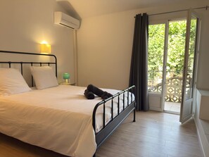 3 habitaciones, tabla de planchar con plancha, wifi y ropa de cama 